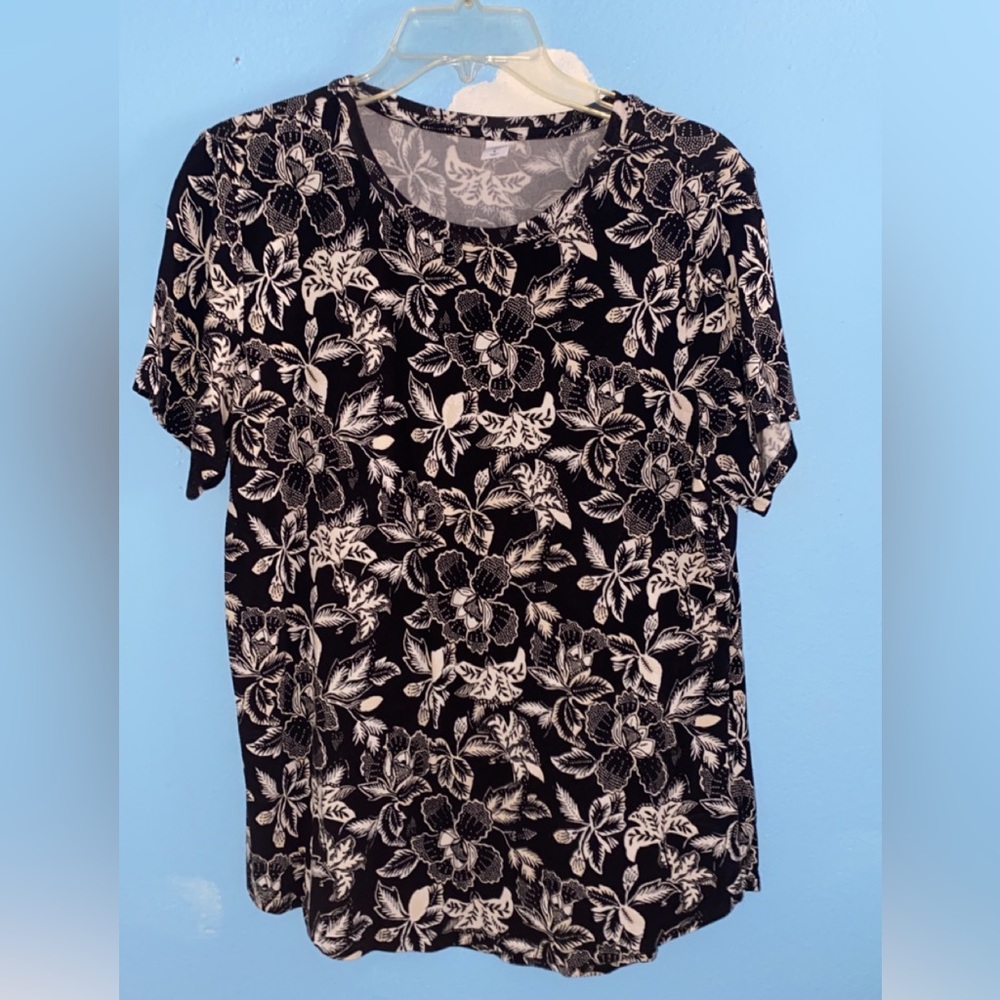 NWOT - Old Navy Women’s Crew Neck Luxe Print Shirt